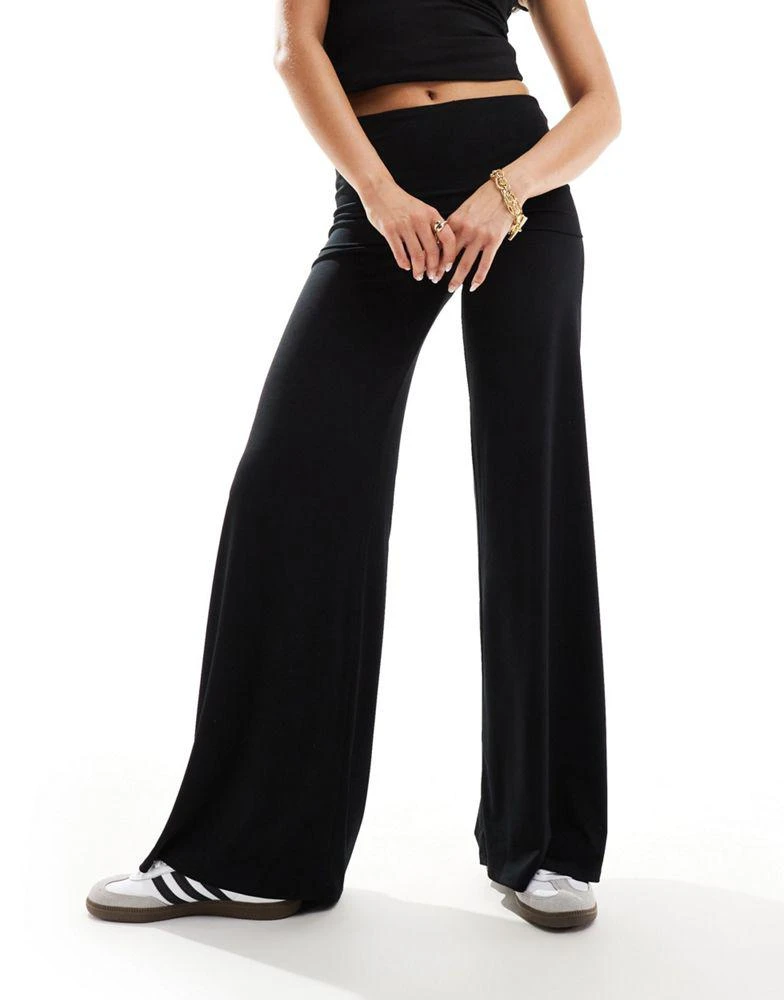 商品Stradivarius|Stradivarius folder over waist flare trouser in black,价格¥128,第2张图片详细描述