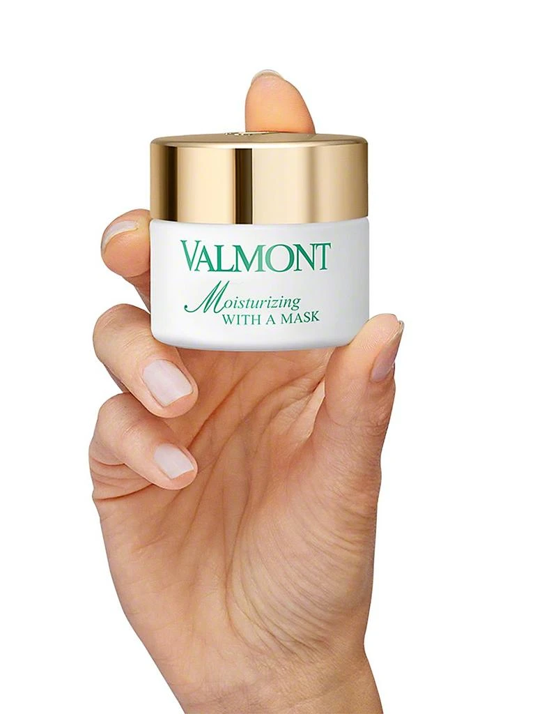 Moisturizing With A Mask 商��品