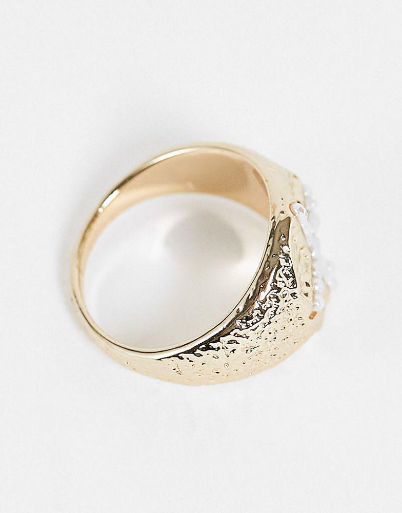 商品Topshop|Topshop faux pearl cross signet ring in gold,价格¥19,第6张图片详细描述