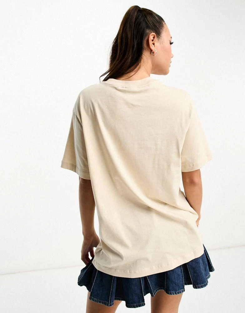 商品NIKE|Nike varsity boyfriend t-shirt in sanddrift beige,价格¥397,第2张图片详细描述