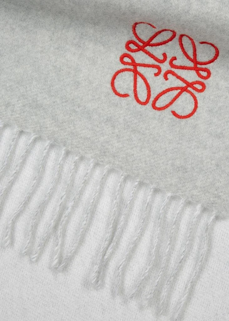 商品Loewe|Light grey wool-blend scarf,价格¥2112,第3张图片详细描述