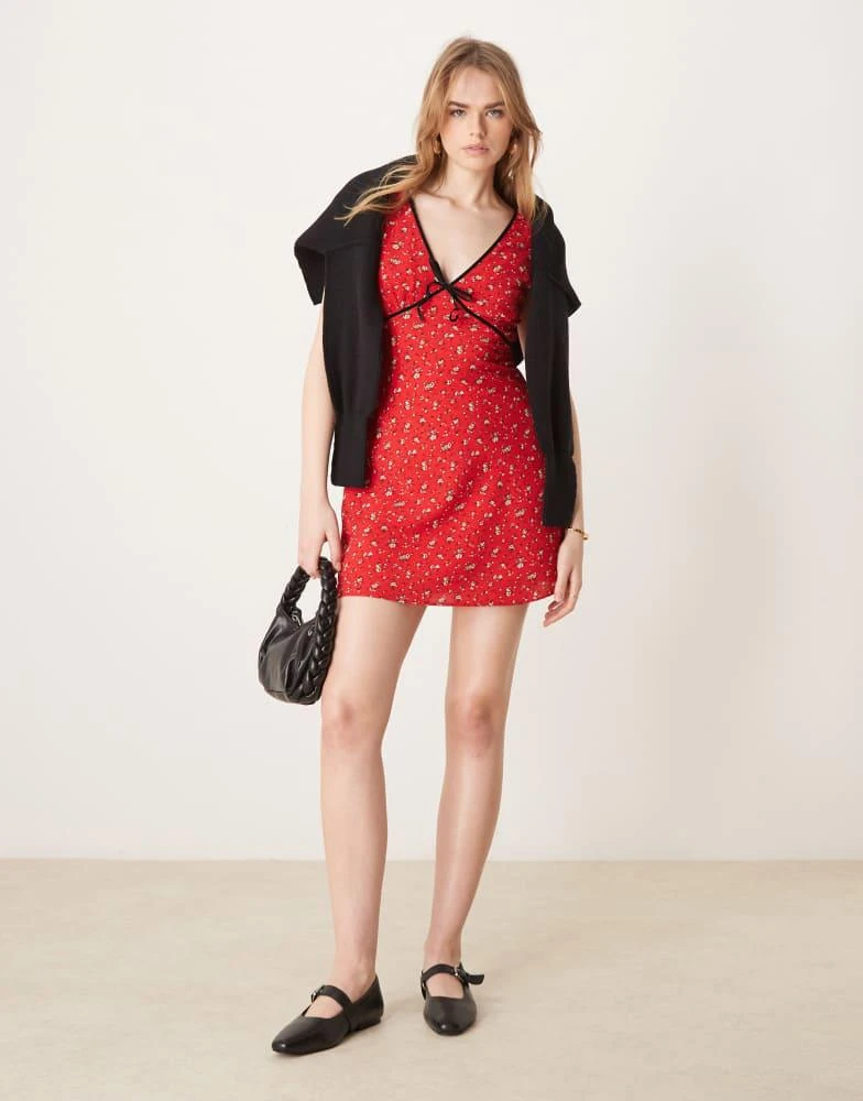 商品Glamorous|Glamorous v neck mini dress with bow in red ditsy floral,价格¥92,第3张图片详细描述