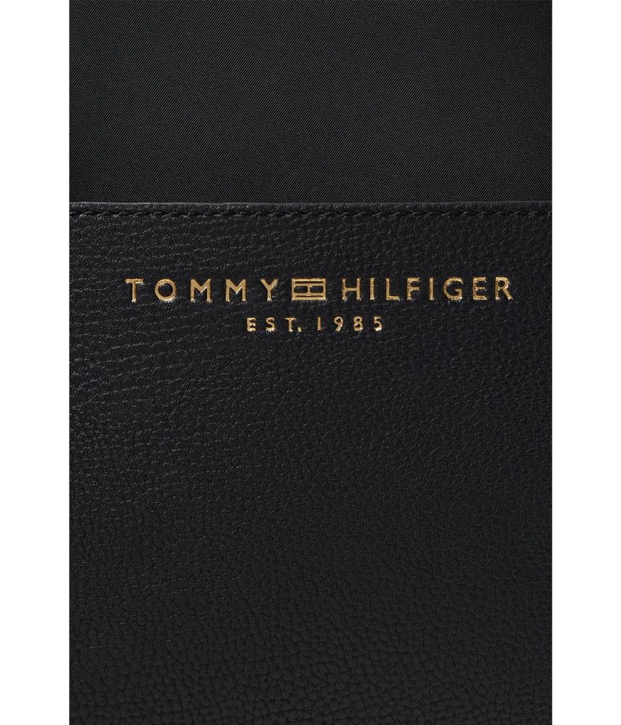 商品Tommy Hilfiger|Jolene II Medium Dome Backpack-Smooth Nylon,价格¥531,第4张图片详细描述