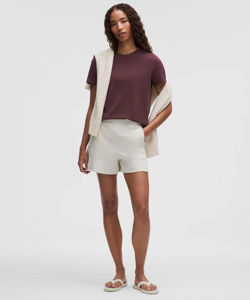 Love Curved-Hem Crewneck T-Shirt 商品