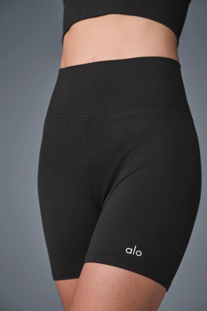 商品Alo|5" Seamless Ribbed Favorite Short - Black,价格¥512,第2张图片详细描述