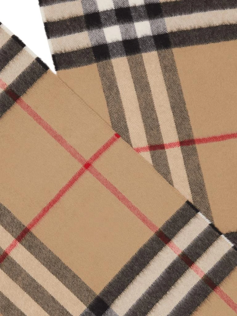 商品Burberry|BURBERRY The Classic Check cashmere scarf,价格¥3514,第5张图片详细描述