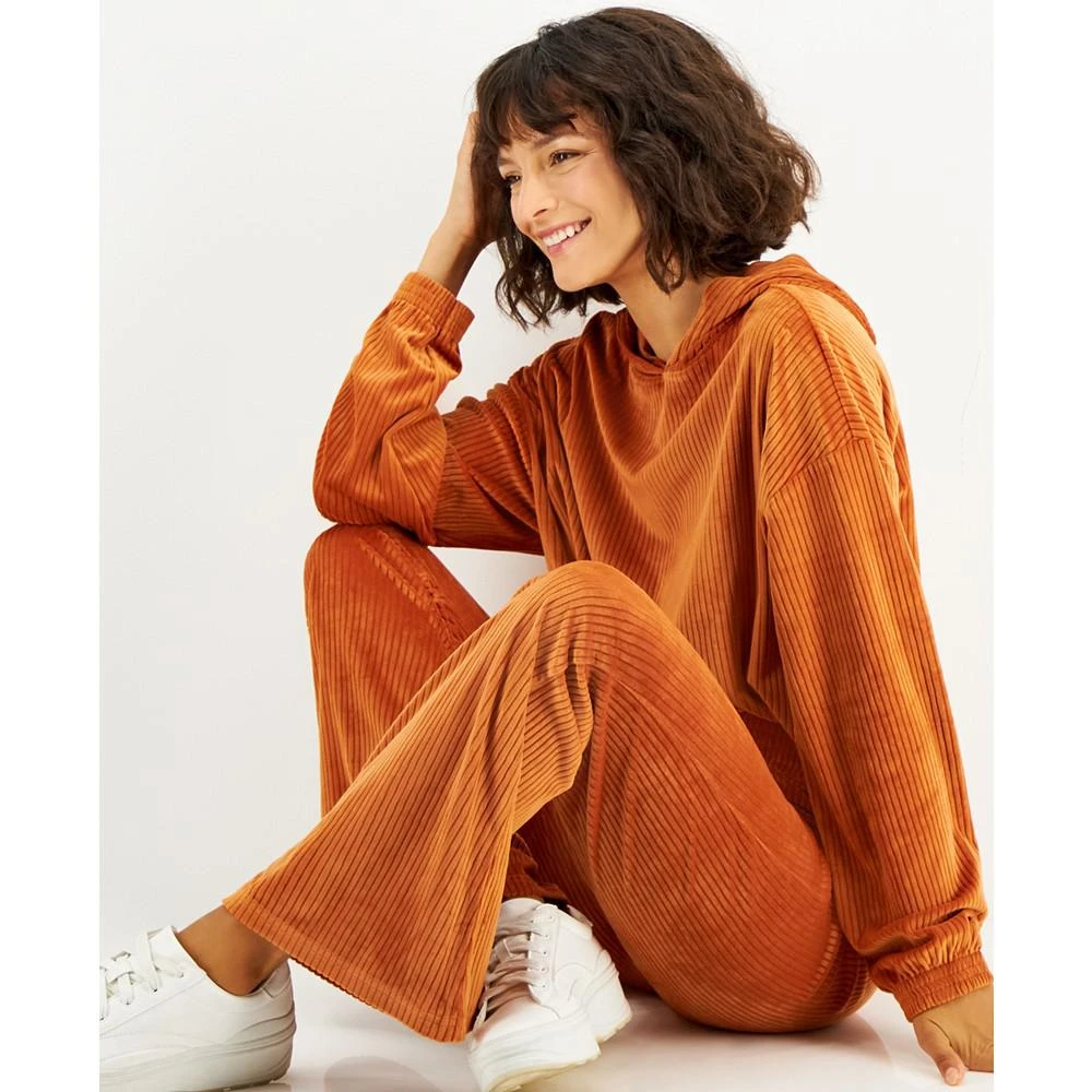 商品Almost Famous|Juniors' Ribbed Velour Flare-Leg Pants,价格¥80,第3张图片详细描述