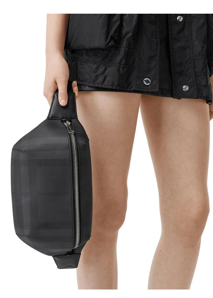 商品Burberry|Medium london check and leather bum bag,价格¥6216,第4张图片详细描述
