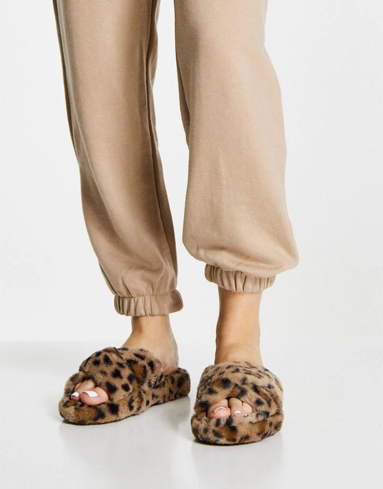 商品Pimkie|Pimkie leopard print crossover fur slippers in brown,价格¥103,第4张图片详细描述