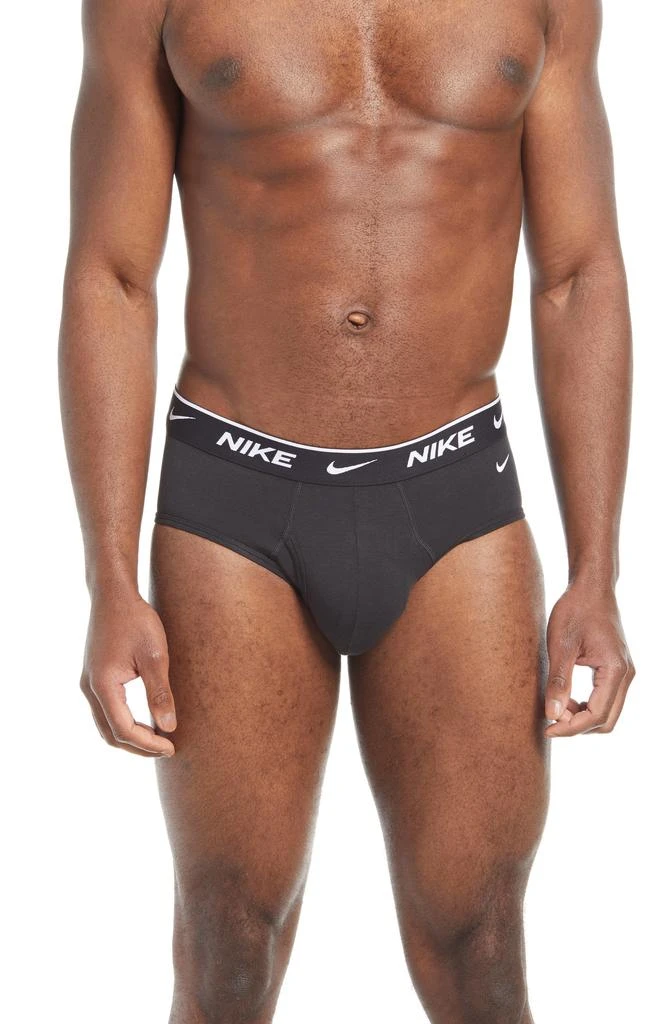 商品NIKE|Dri-FIT 3-Pack Everyday Performance Briefs,价格¥203,第2张图片详细描述