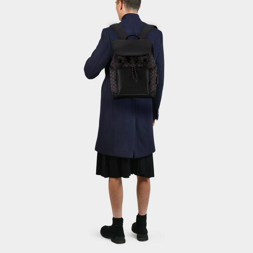 League Flap Backpack In Signature Jacquard 商品