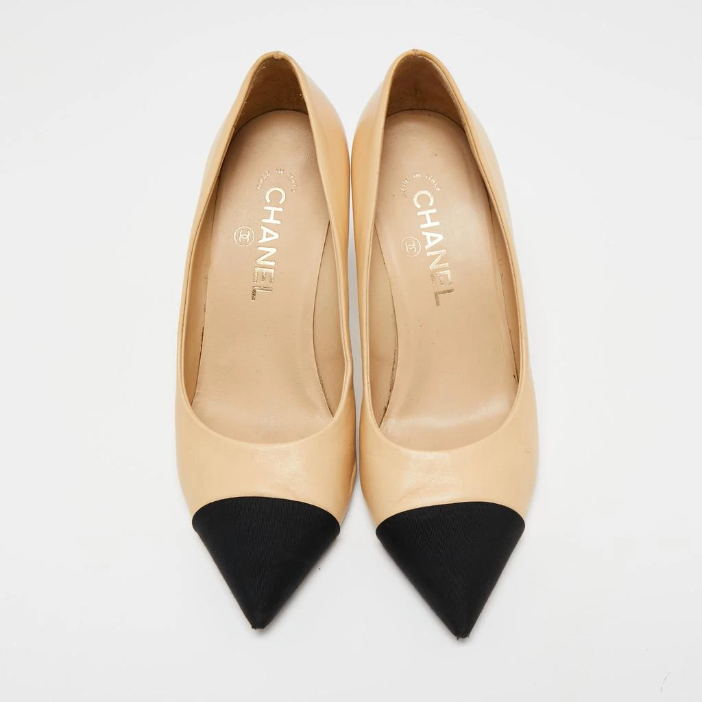 商品[二手商品] Chanel|Chanel Beige/Black Leather And Canvas Faux Pearl Cap Toe Pointed Toe Pumps Size 38,价格¥3666,第3张图片详细描述
