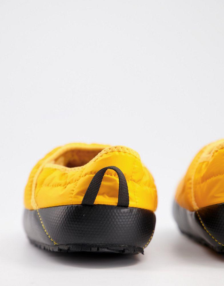 The North Face Thermoball Traction Mule slippers in yellow商品第4张图片规格展示