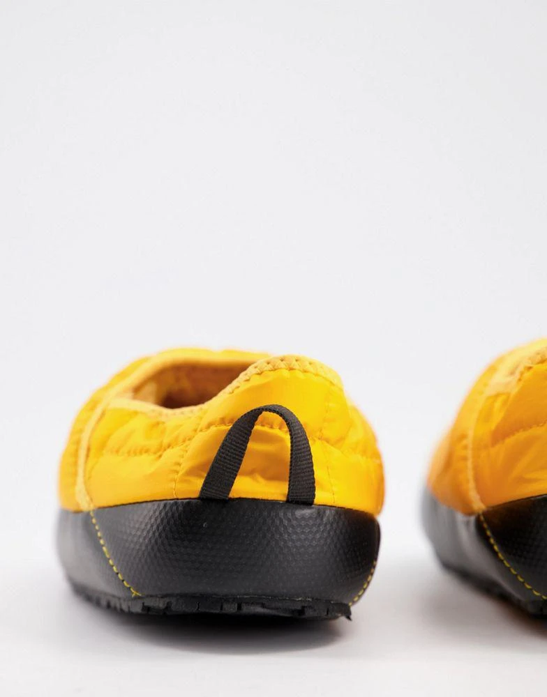 商品The North Face|The North Face Thermoball Traction Mule slippers in yellow,价格¥517,第4张图片详细描述