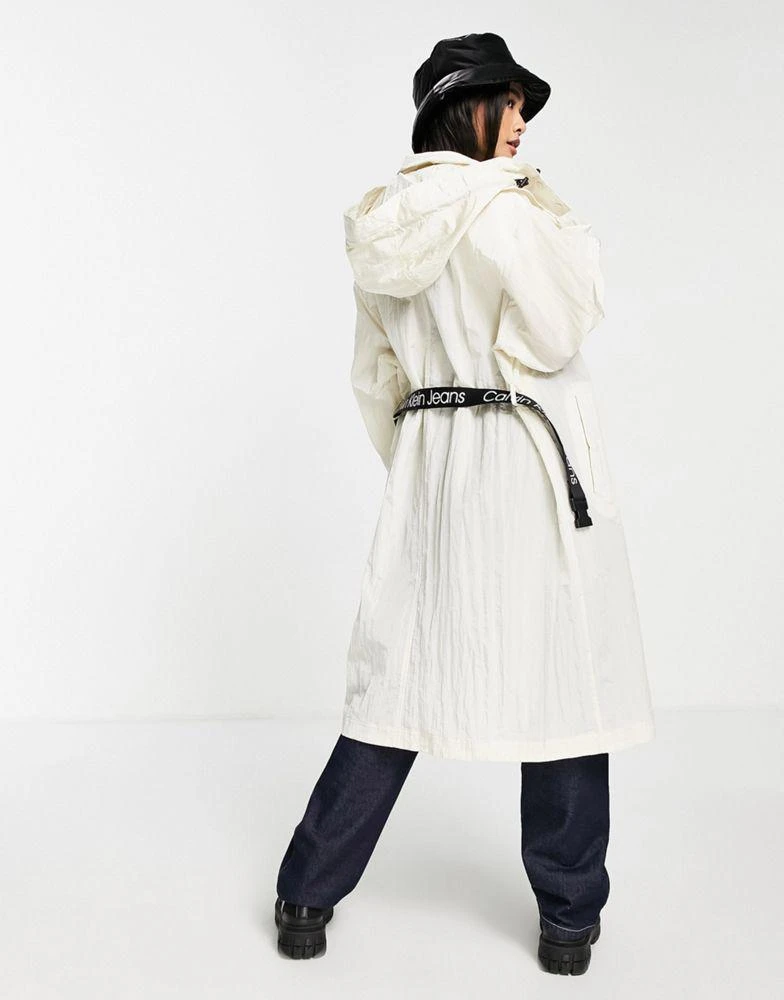 商品Calvin Klein|Calvin Klein Jeans logo belt hooded jacket in cream,价格¥764,第2张图片详细描述