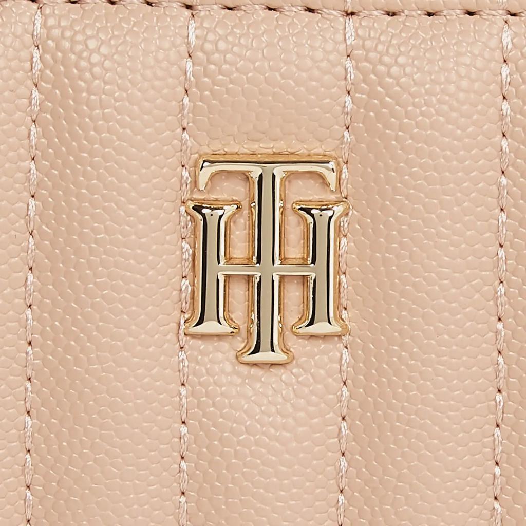 商品Tommy Hilfiger|Tommy Hilfiger Timeless Quilted Faux Leather Camera Bag,价格¥1052,第7张图片详细描述