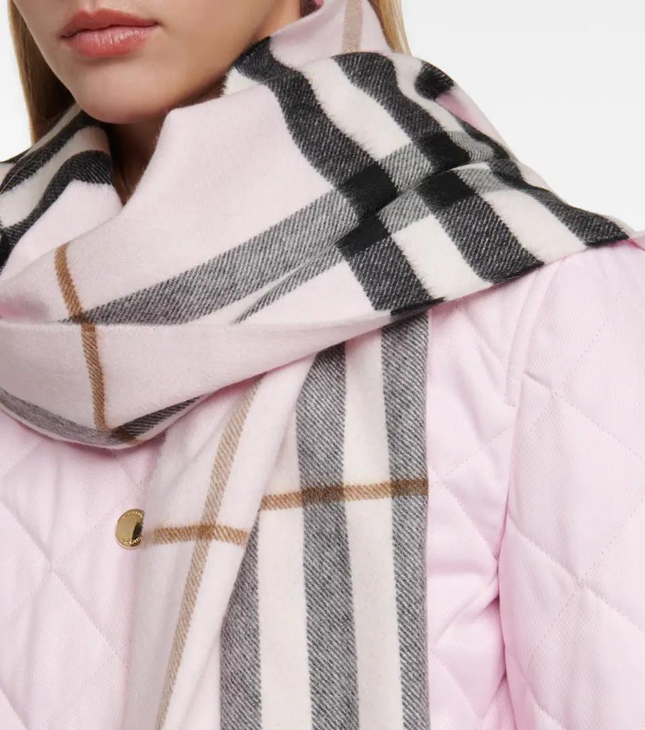 商品Burberry|格纹羊绒围巾,价格¥4378,第5张图片详细描述