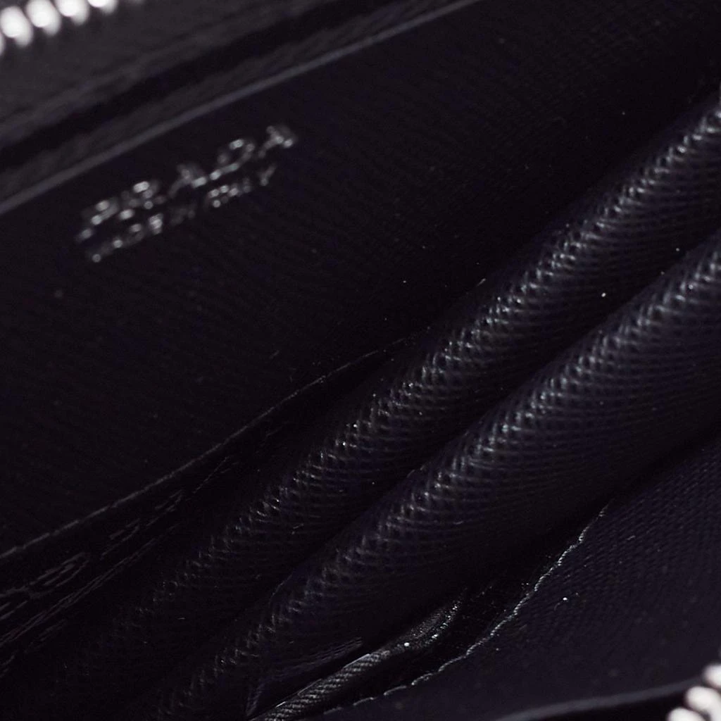 Prada Black Saffiano Leather Mini Triangular Pouch Bag 商品