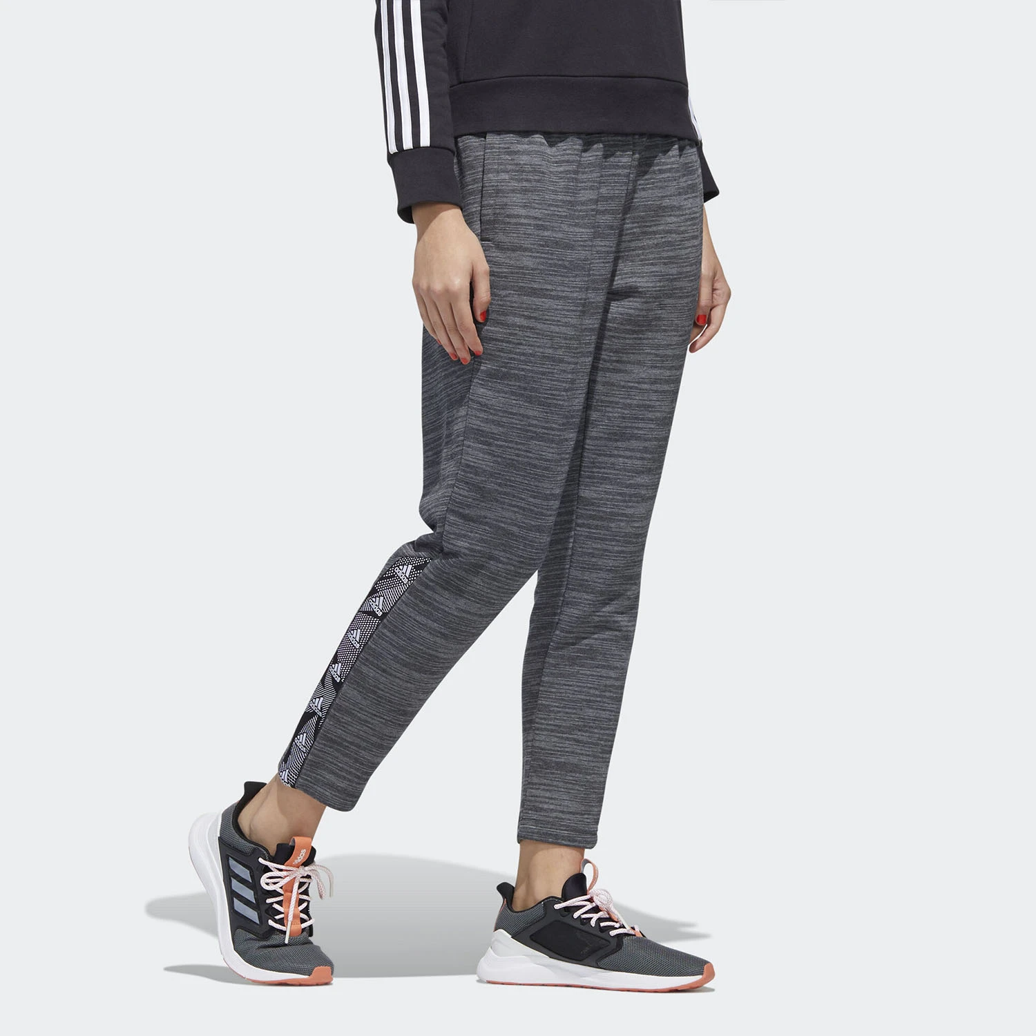 商品[国内直发] Adidas|[预售3天]adidas 舒适收脚运动长裤 女款 黑色,价格¥183,第4张图片详细描述