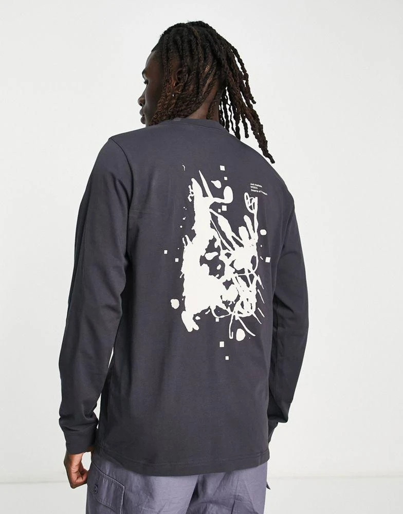 商品Jack Wolfskin|Jack Wolfskin Weinmeister long sleeve t-shirt with back print in black,价格¥246,第1张图片