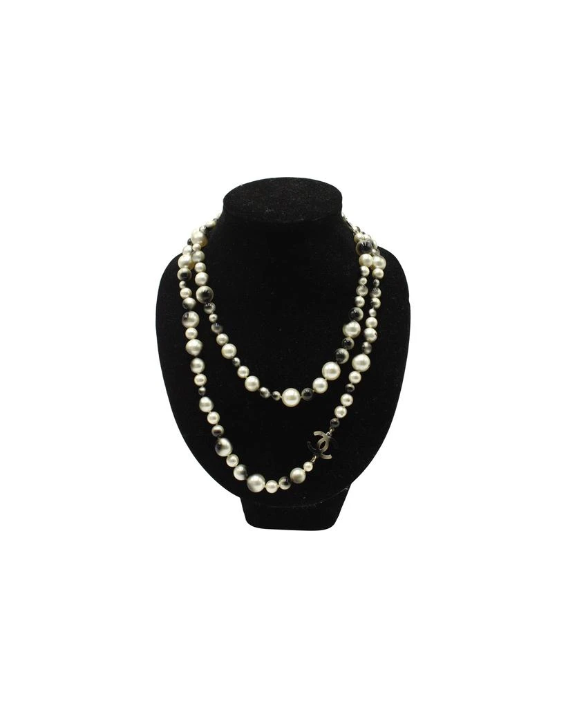 商品[二手商品] Chanel|Faux Pearl Long Necklace in White Faux Pearls,价格¥5625,第3张图片详细描述