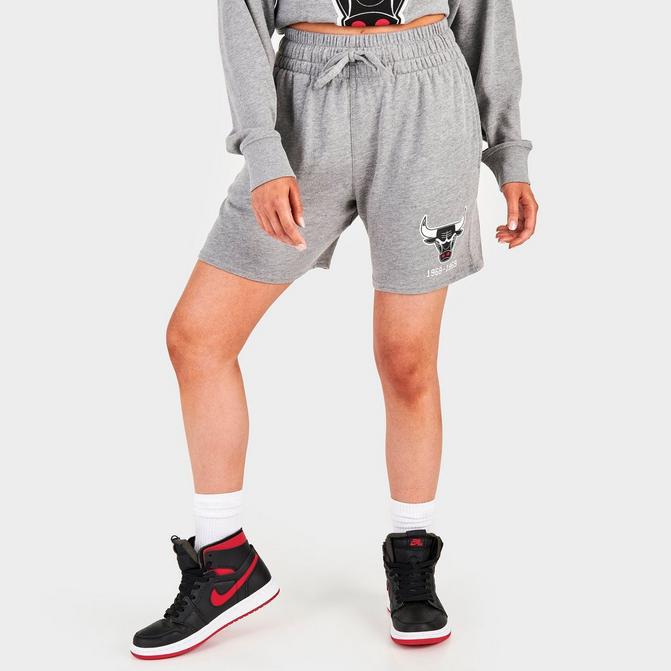 Women's Mitchell & Ness Chicago Bulls NBA Fleece Shorts商品第1张图片规格展示