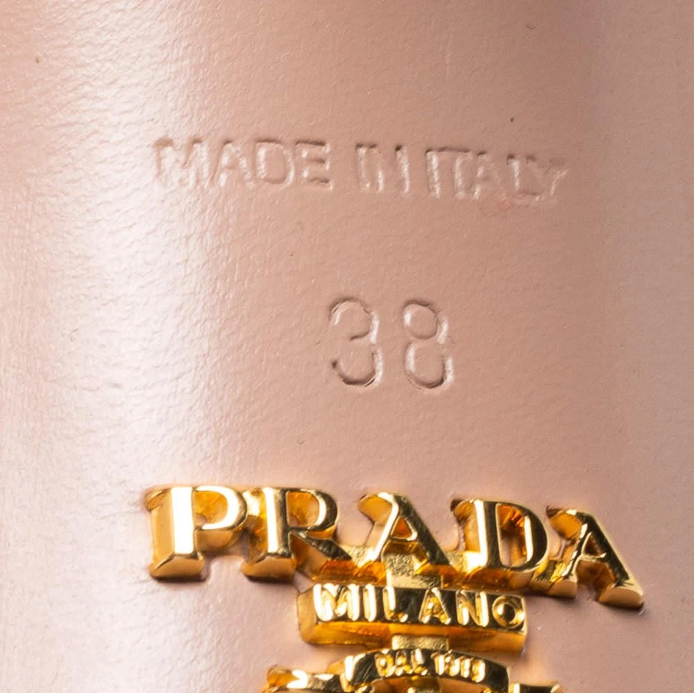 Prada Beige Patent Leather Platform Pumps Size 38 商品