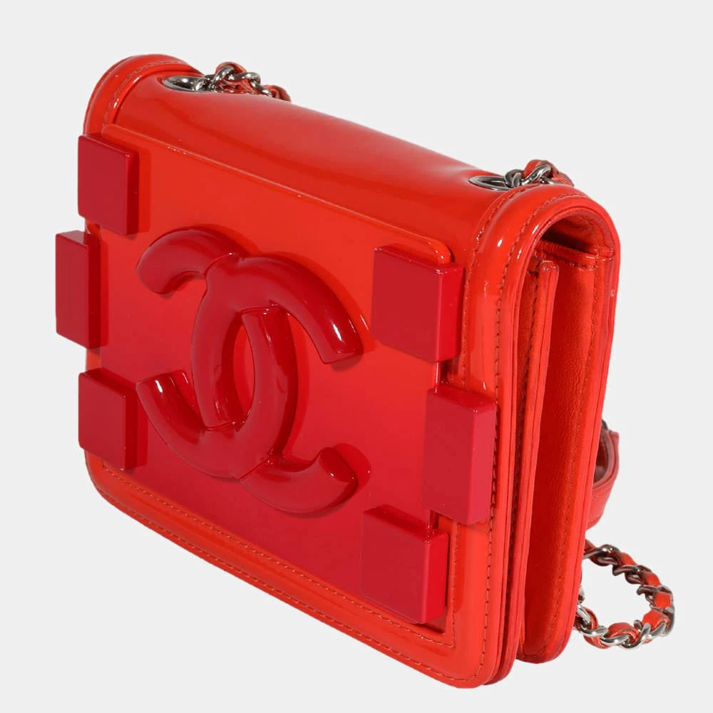 商品[二手商品] Chanel|Chanel Red Quilted Patent Leather & Plexi Boy Brick Flap Shoulder Bag,价格¥22562,第2张图片详细描述