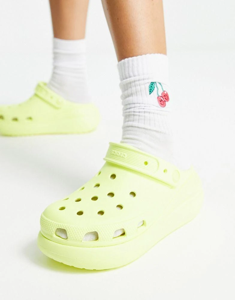 商品Crocs|Crocs classic crush clogs in sulphur,价格¥646,第1张图片