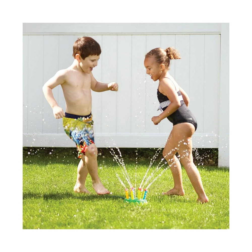 Melissa & Doug Sunny Patch Splash Patrol Outdoor Sprinkler Toy with Hose Attachment 商品