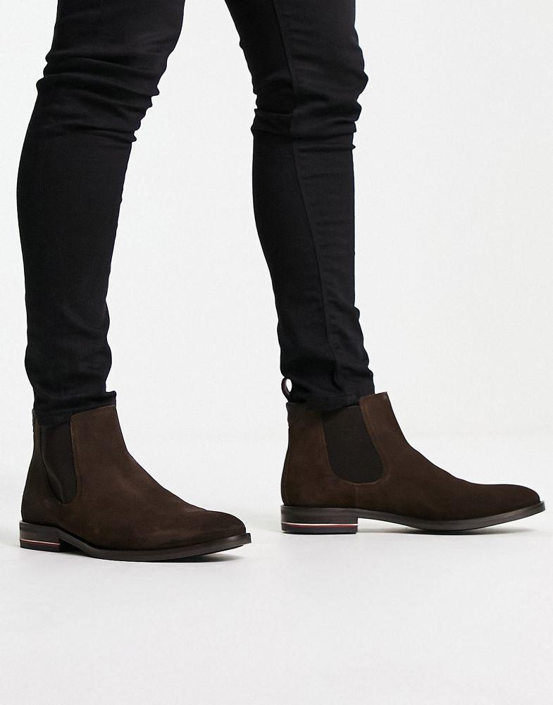 商品Tommy Hilfiger|Tommy Hilfiger suede chelsea boots in brown,价格¥1291,第1张图片