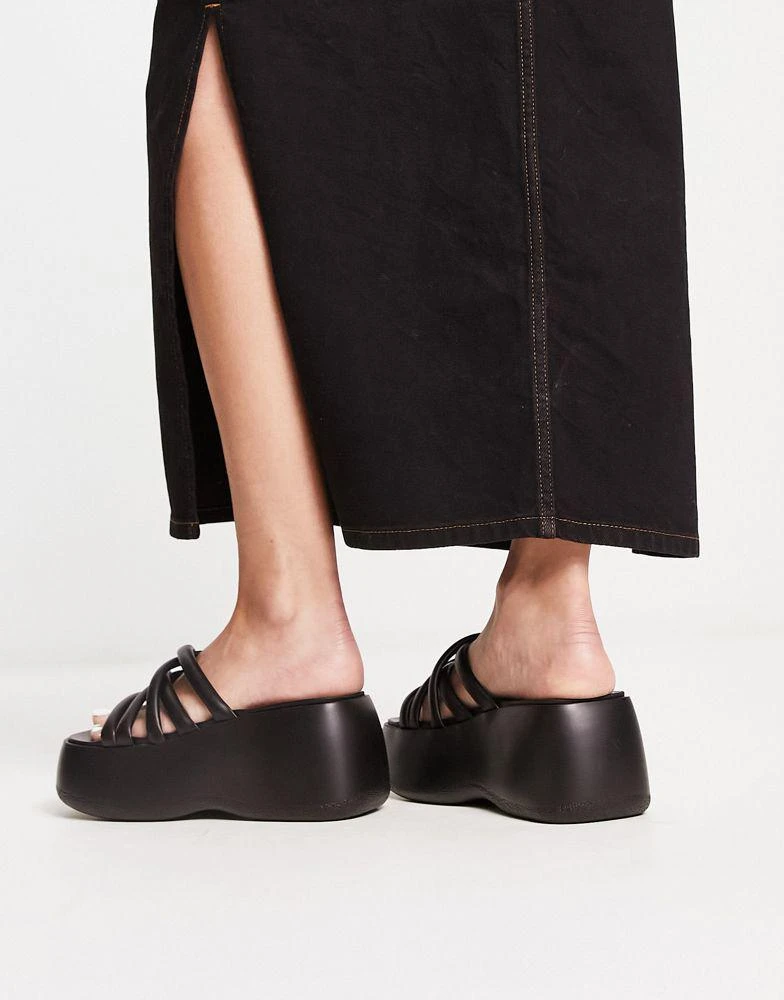商品Daisy Street|Daisy Street chunky sole strappy sandals in black,价格¥171,第2张图片详细描述