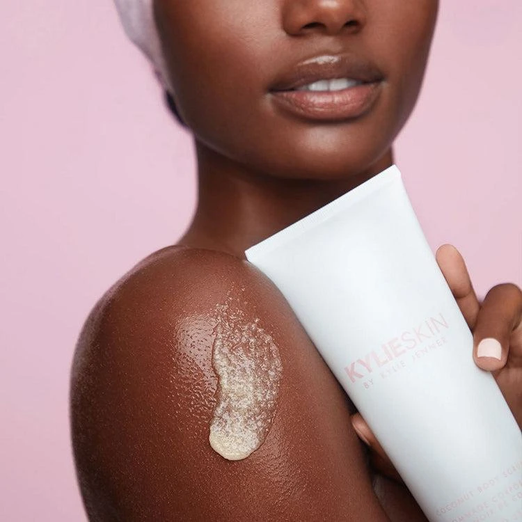 商品Kylie Cosmetics|椰子身体磨砂膏,价格¥201,第4张图片详细描述
