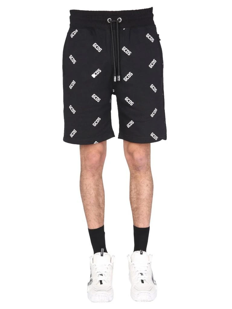 商品GCDS|GCDS All-Over Logo Printed Bermuda Shorts,价格¥991,第1张图片