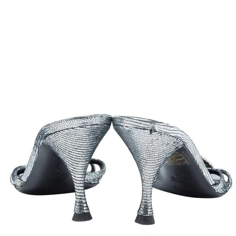 商品[二手商品] Fendi|Fendi Silver Texture Leather Crystal Logo Embellished Sandals Size 36,价格¥1076,第5张图片详细描述