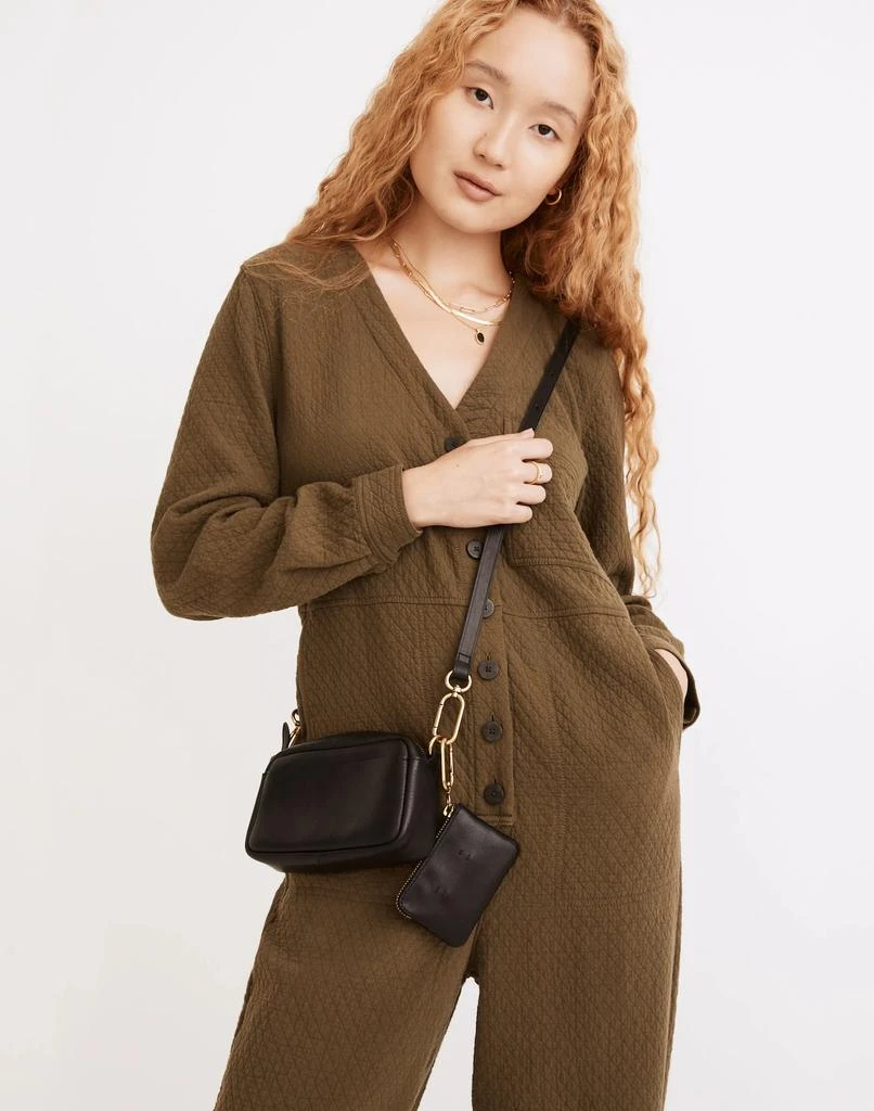 商品Madewell|The Leather Carabiner Mini Crossbody Bag,价格¥558,第4张图片详细描述