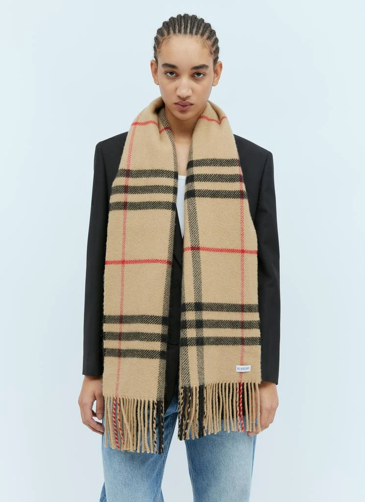 商品Burberry|Check Wool Cashmere Scarf,价格¥2581,第2张图片详细描述