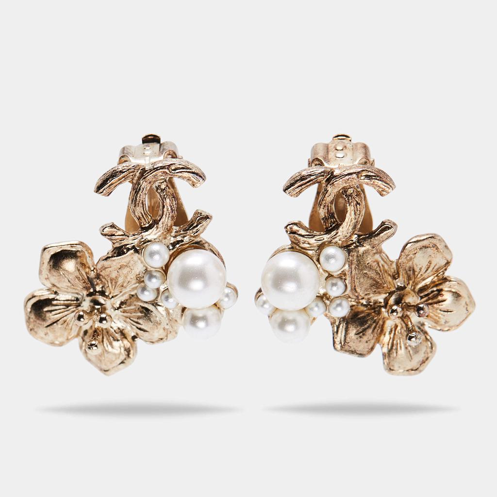 Chanel CC Camellia Faux Pearl Clip On Stud Earrings商品第2张图片规格展示