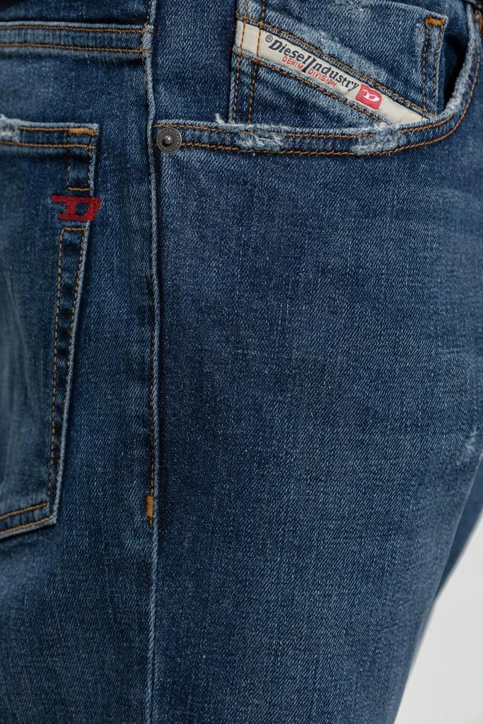 商品Diesel|Diesel 2005 D Finning Straight-Leg Logo Patch Jeans,价格¥359,第5张图片详细描述