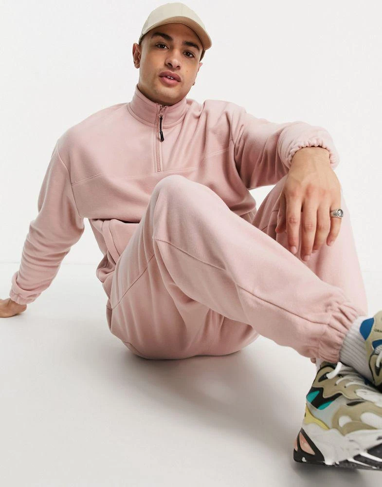 商品ASOS|ASOS DESIGN co-ord oversized joggers in pink fleece,价格¥135,第4张图片详细描述