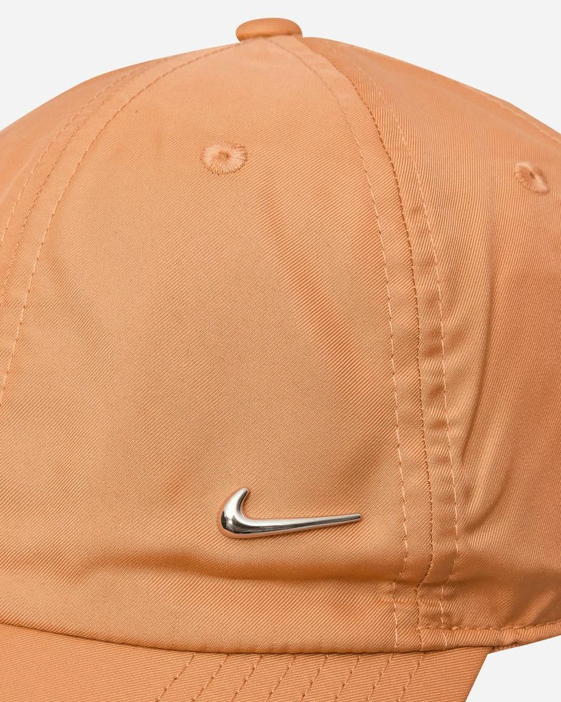 Dri-FIT Club Metal Swoosh Cap Amber Brown 商品