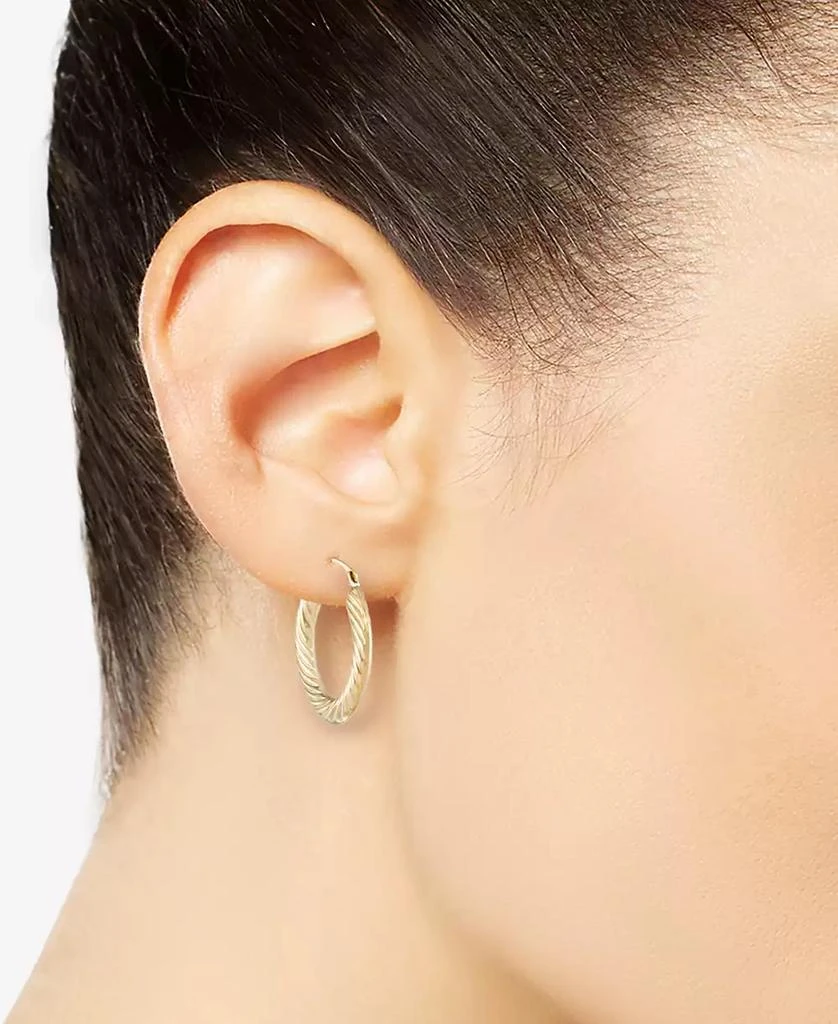 商品Macy's|Textured Oval Hoop Earrings in 10k Yellow Gold,价格¥597,第2张图片详细描述