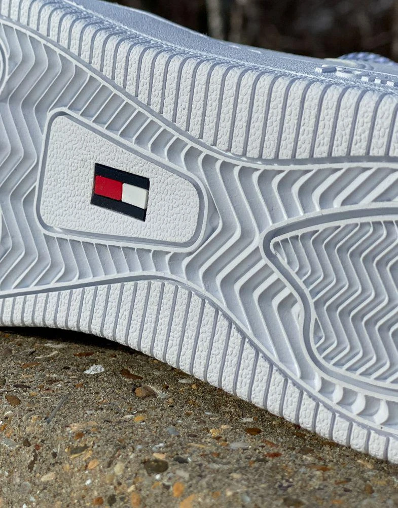 商品Tommy Hilfiger|Tommy Jeans reflective basket trainer in white,价格¥815,第2张图片详细描述