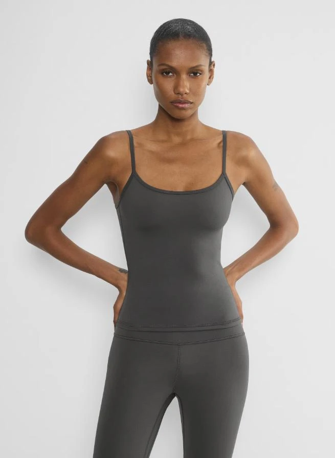 商品Aritzia|Golden - Glossform™ Essential Cami Tank,价格¥147,第2张图片详细描述