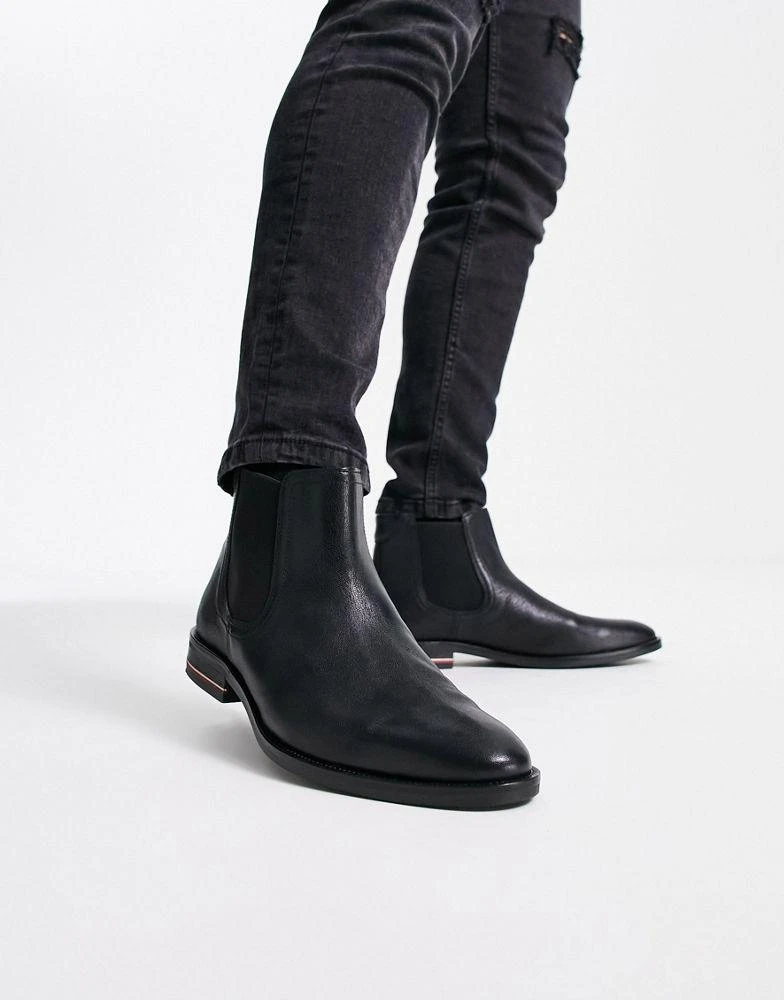 商品Tommy Hilfiger|Tommy Hilfiger chelsea boots in black,价格¥819,第2张图片详细描述