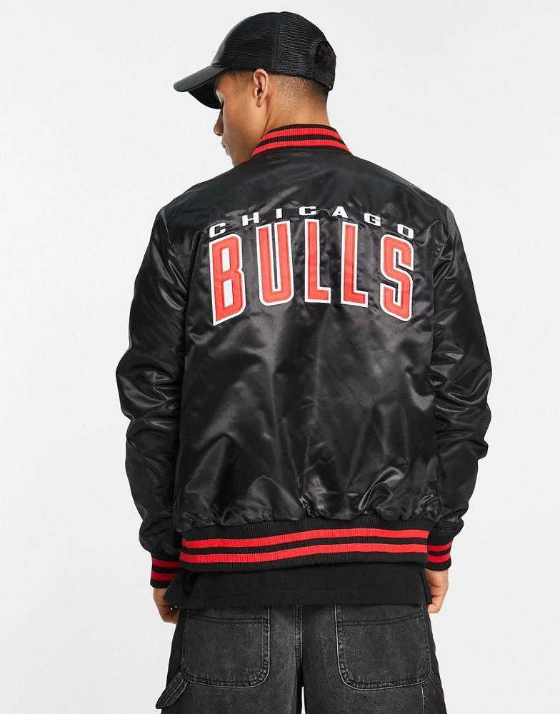 商品New Era|New Era NBA Chicago Bulls satin bomber jacket in black,价格¥975,第1张图片