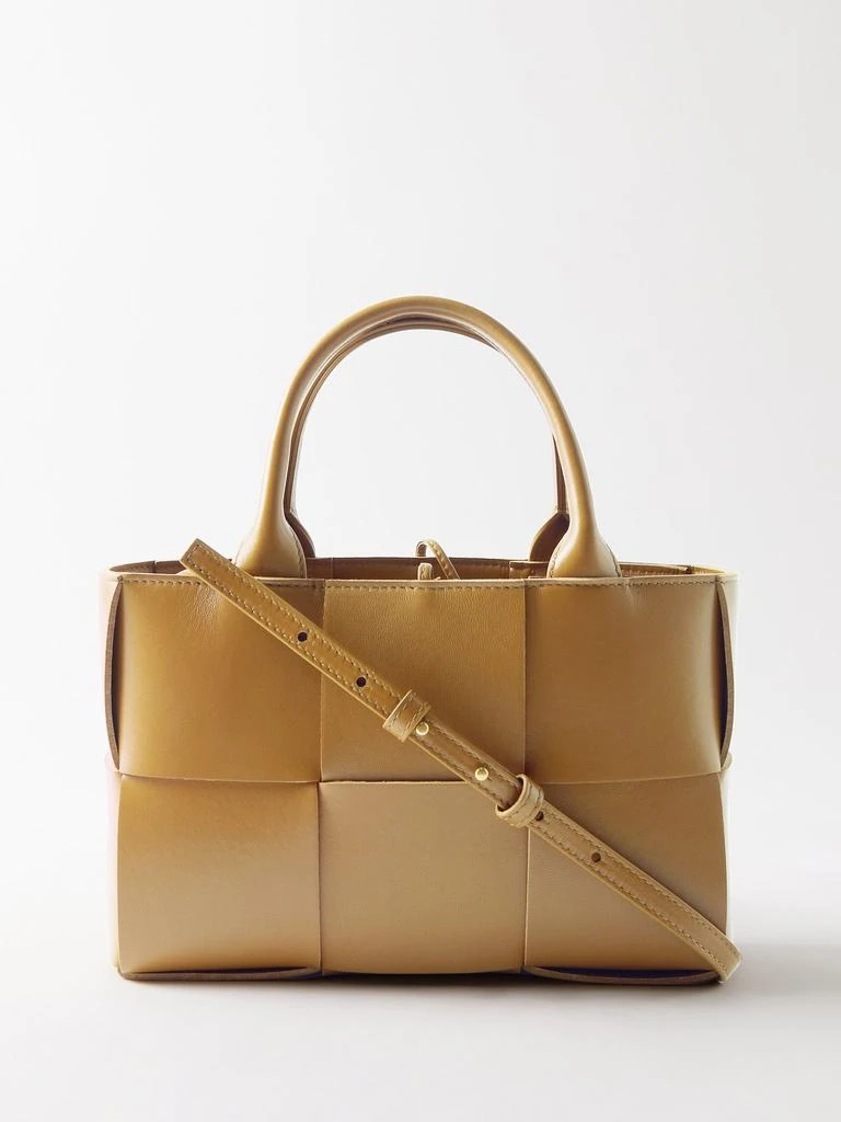 商品Bottega Veneta|Arco mini Intrecciato-leather tote bag,价格¥25004,第2张图片详细描述