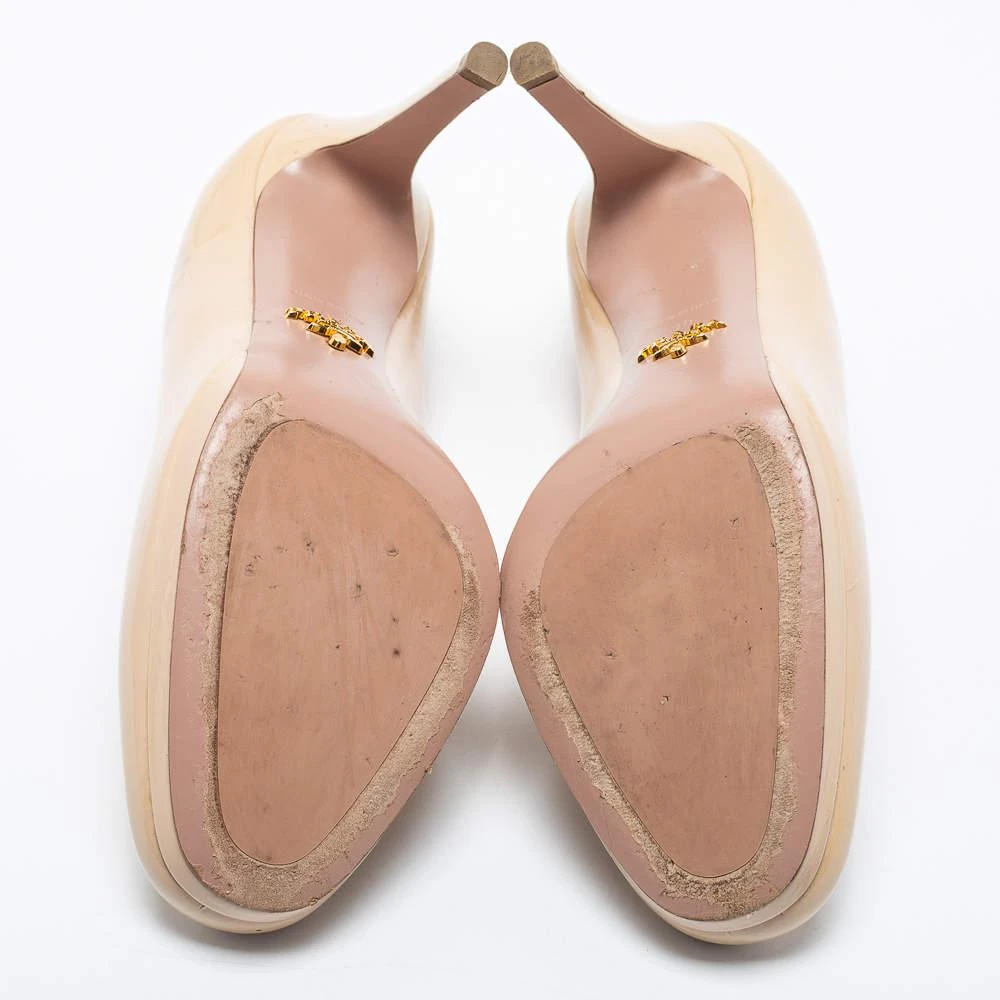 Prada Beige Patent Leather Platform Pumps Size 38 商品