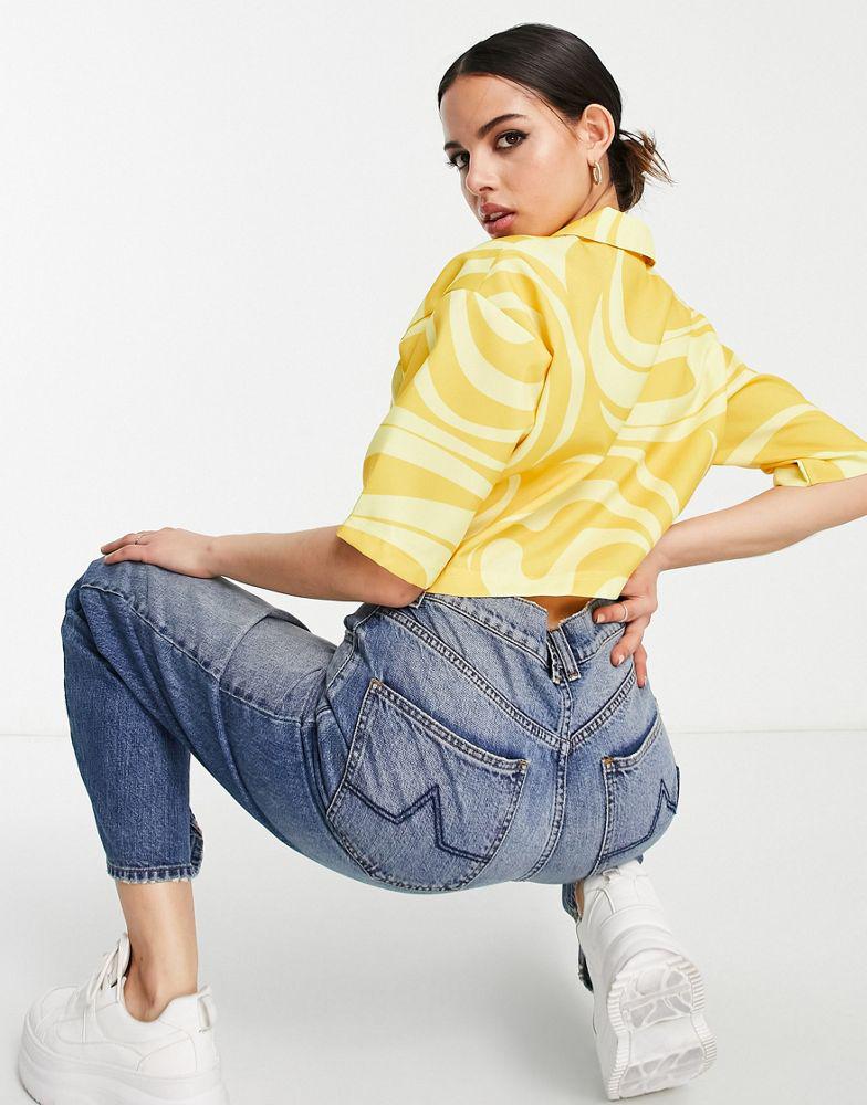 Fila swirl print cropped shirt in yellow商品第2张图片规格展示