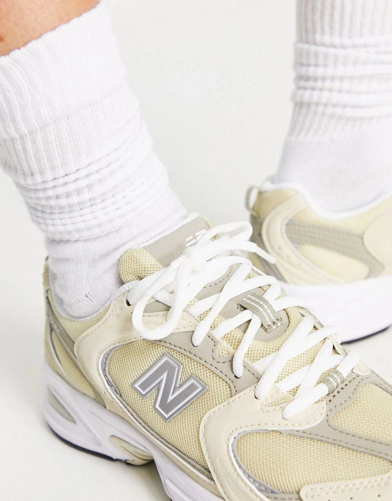 商品New Balance|New Balance 530 trainers in cream and silver,价格¥991,第3张图片详细描述